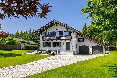 Bad Wiessee: Modernes Landhaus mit Außenpool