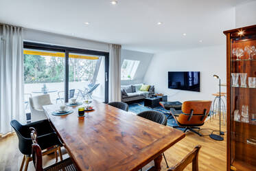 顶层公寓出租,配有名牌家具