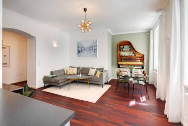 位于热门地段的典雅老式公寓