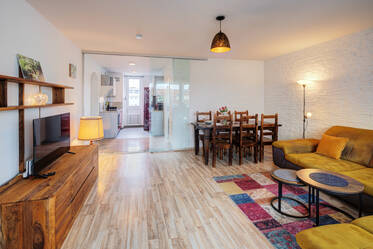 Mittersendling:带带顶阳台的三居室房产