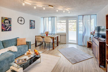 舒适温馨:刚翻新完毕,带阳台