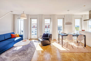 Schwanthalerhöhe: Lichtdurchflutete 3-Zimmer Wohnung mit Südbalkon