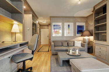 带朝南露台的优雅双室公寓